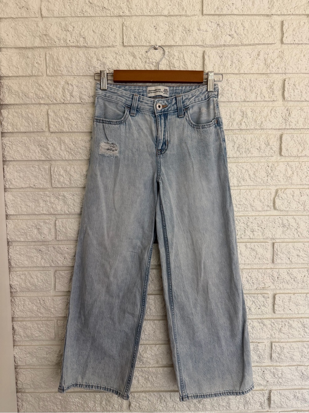 abercrombie kids Lightweight Light Blue Wide-Leg Jeans - 9/10